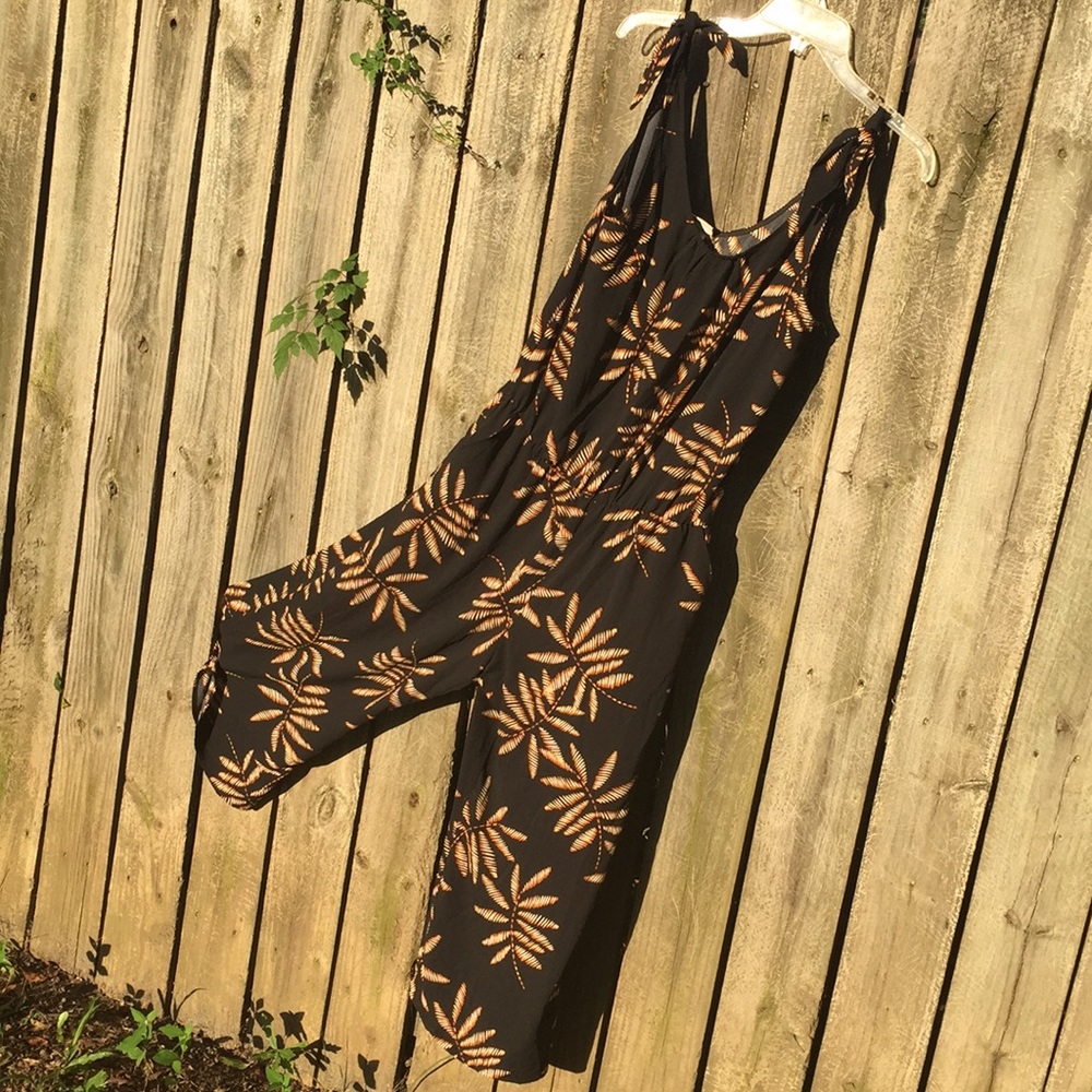 Women’s  Jumpsuit/Romper Sz M, NWT